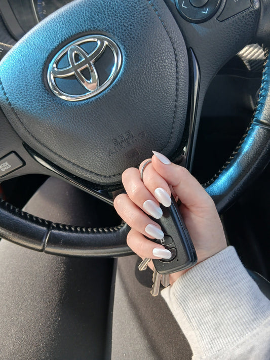 How to Choose the Best Press-On Nails (Without Wasting Your Money)